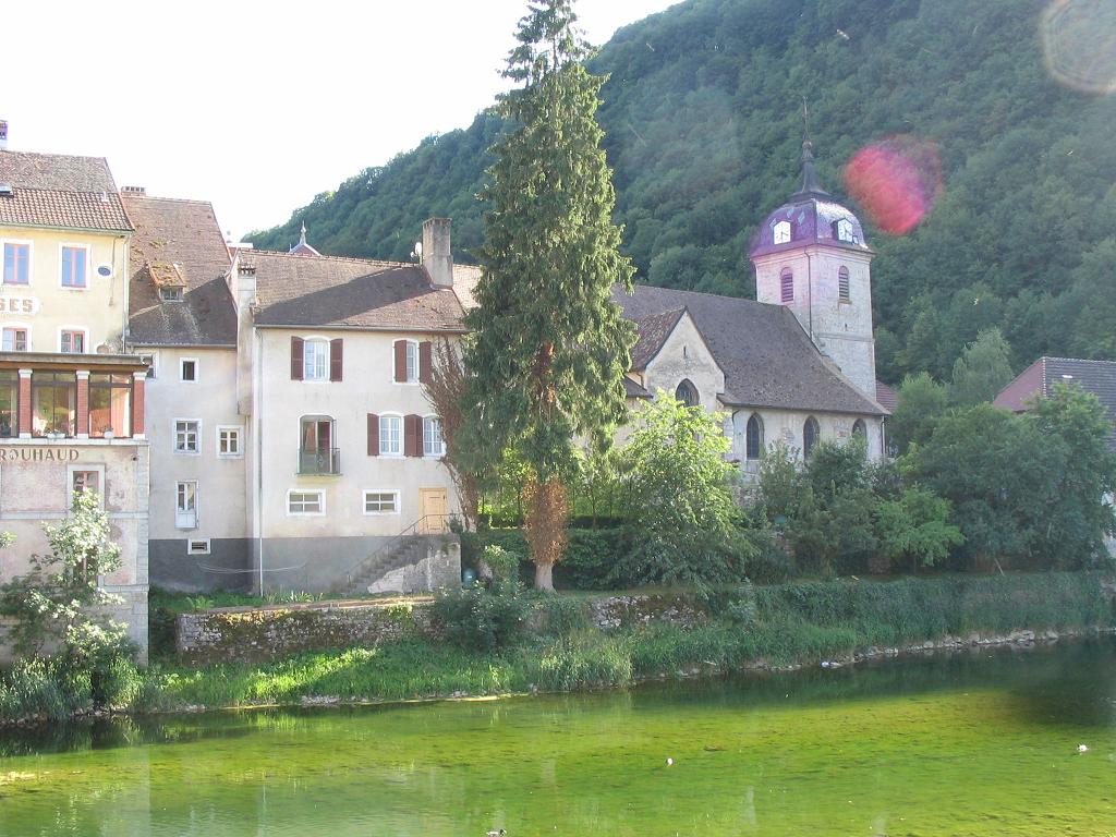 Wallpapers Constructions and architecture Cities - Towns L'glise de Saint-Hyppolite (Doubs)