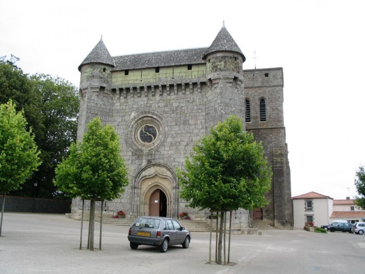 Fonds d'cran Constructions et architecture Edifices Religieux L'glise fortifie du Boupre (Vende)