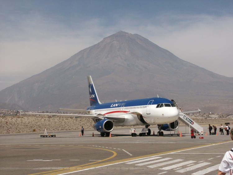 Wallpapers Planes Airliners Volcan Misti et avion