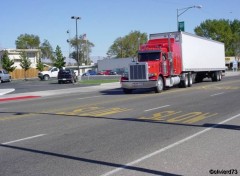 Fonds d'cran Transports divers Un truck sur la highway 395