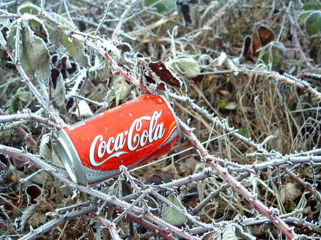 Wallpapers Objects Miscellaneous Le Coca se boit bien frais !