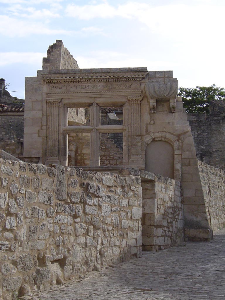 Wallpapers Trips : Europ France > Provence-Alpes-Cte d'Azur vestige de l\'ancienne poste aux Baux de Provence