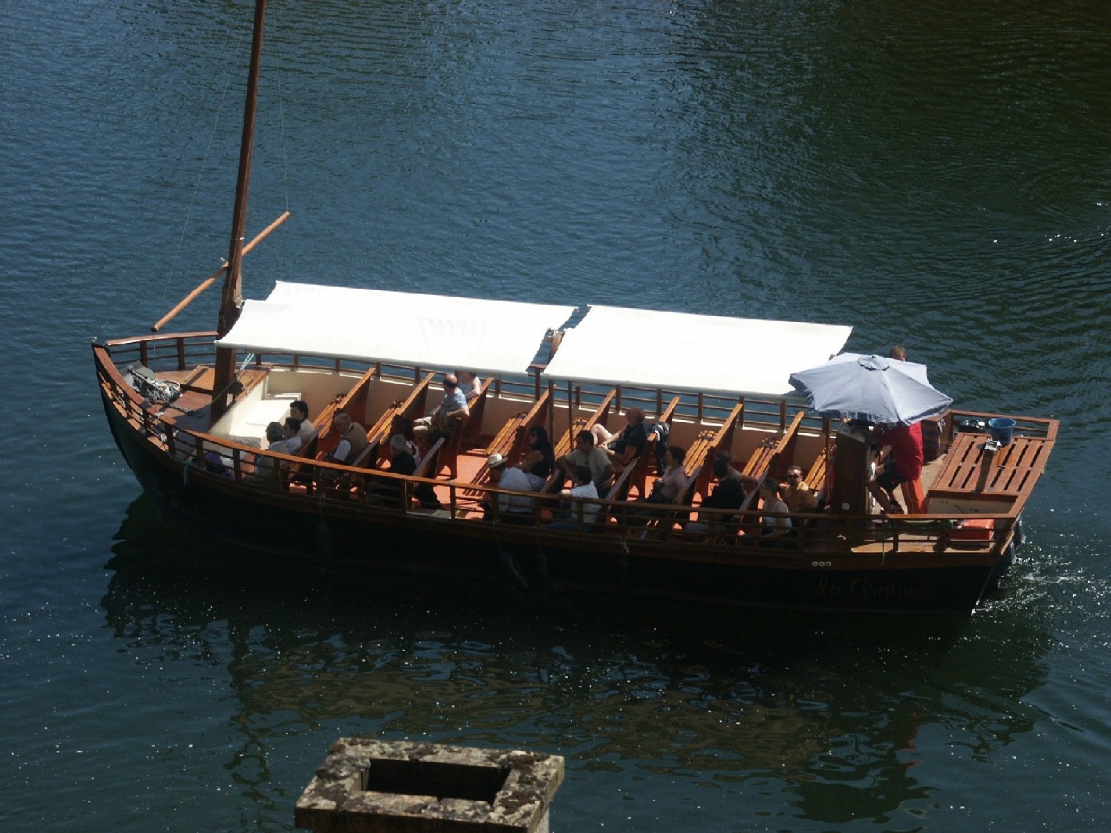 Fonds d'cran Bateaux Bateaux  moteur Promenade sur la Dordogne