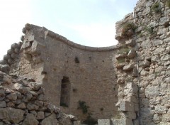 Fonds d'cran Constructions et architecture chapelle et rservoir d\'eau du chateau de peyrepertuse