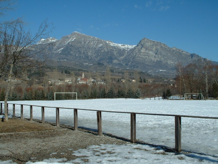 Fonds d'cran Nature Montagnes le stade enneig