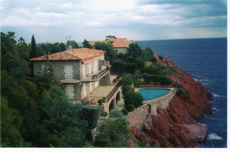 Fonds d'cran Voyages : Europe France > Provence-Alpes-Cte d'Azur Villa sur la Cte