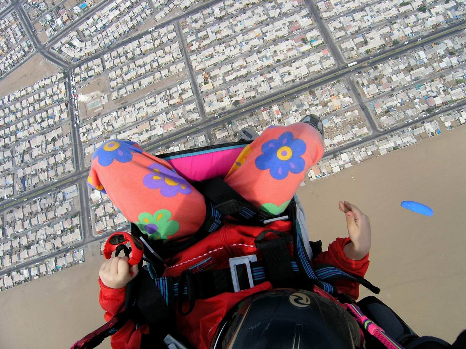 Fonds d'cran Sports - Loisirs Parachutisme regarde c'est maman en bas