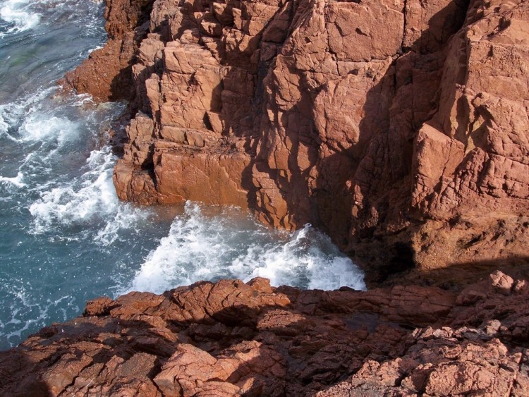 Fonds d'cran Nature Mers - Ocans - Plages Entre deux rochers