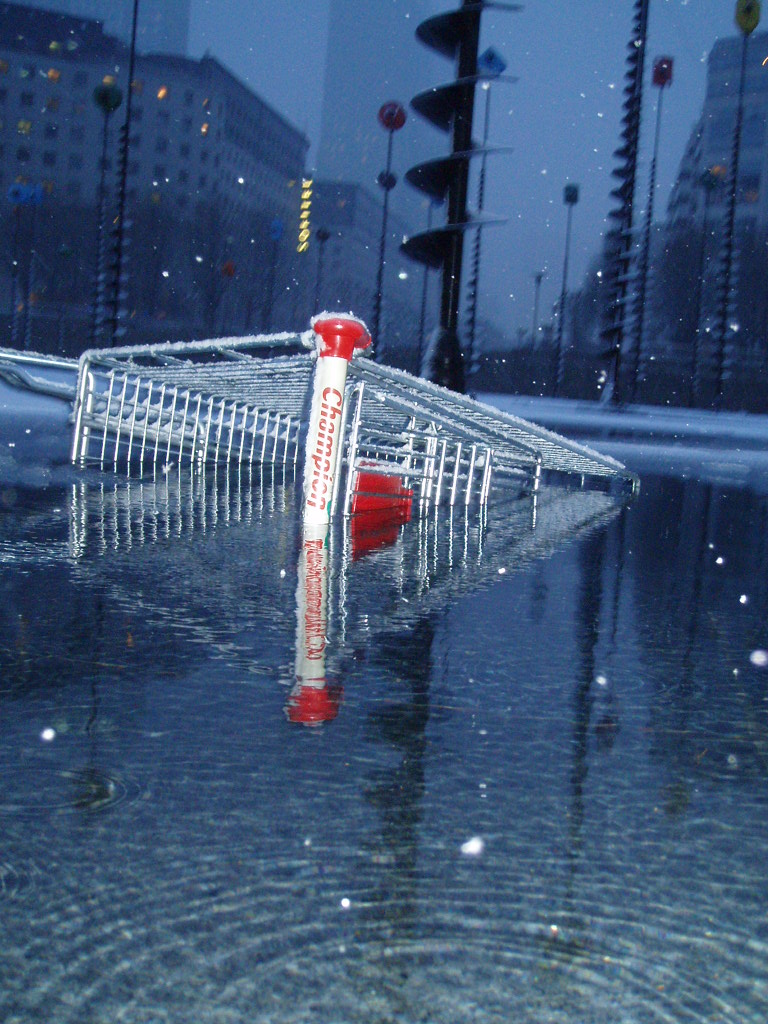 Fonds d'cran Constructions et architecture Fontaines - Jets d'eau chariot dans un bassin sous la neige