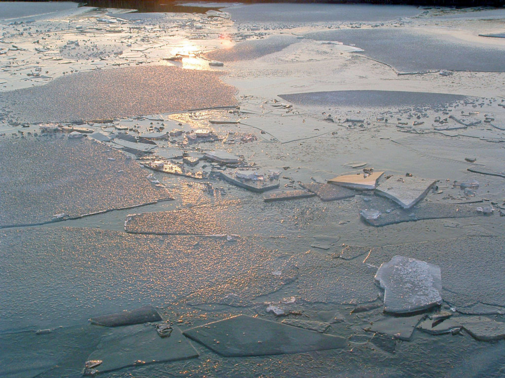 Fonds d'cran Nature Saisons - Hiver Reflets sur glace