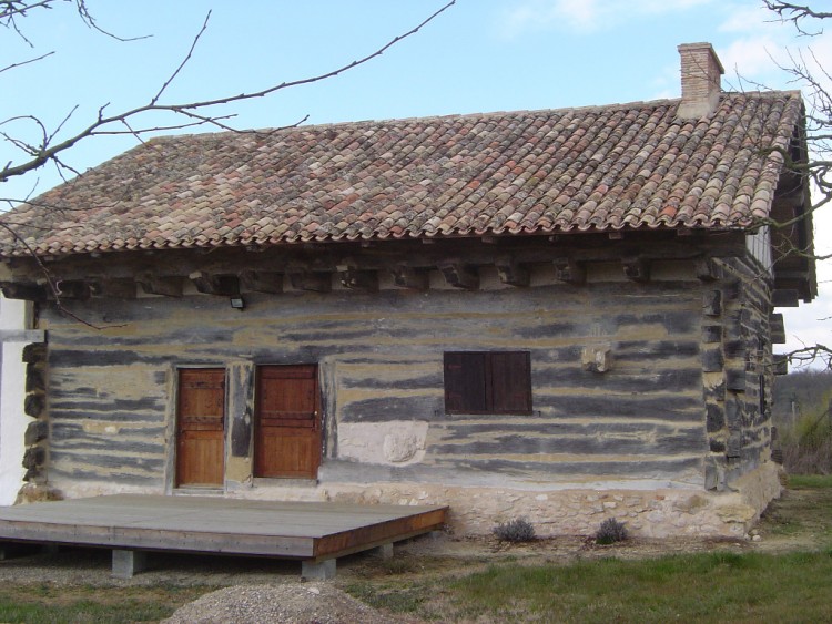 Fonds d'cran Voyages : Europe France > Aquitaine maison empilage bois aux alentours de Villereal- Lot-et-Garonne