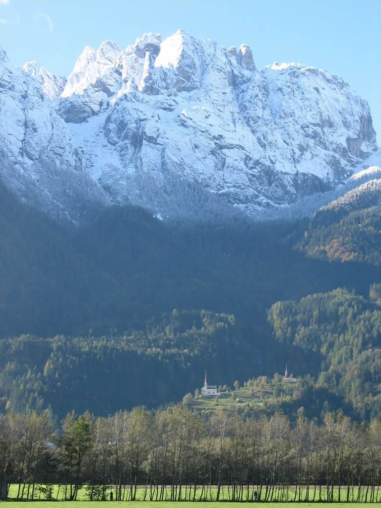 Fonds d'cran Nature Montagnes eglises et montagne