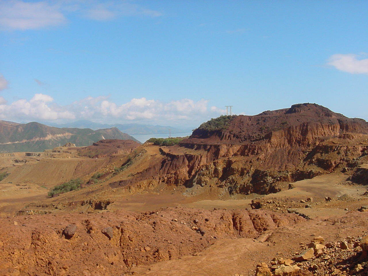 Fonds d'cran Voyages : Ocanie Nouvelle Caldonie Paysage minier sur la cte est