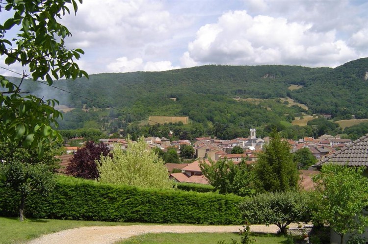 Fonds d'cran Voyages : Europe France > Rhne-Alpes Lagnieu dans l'Ain