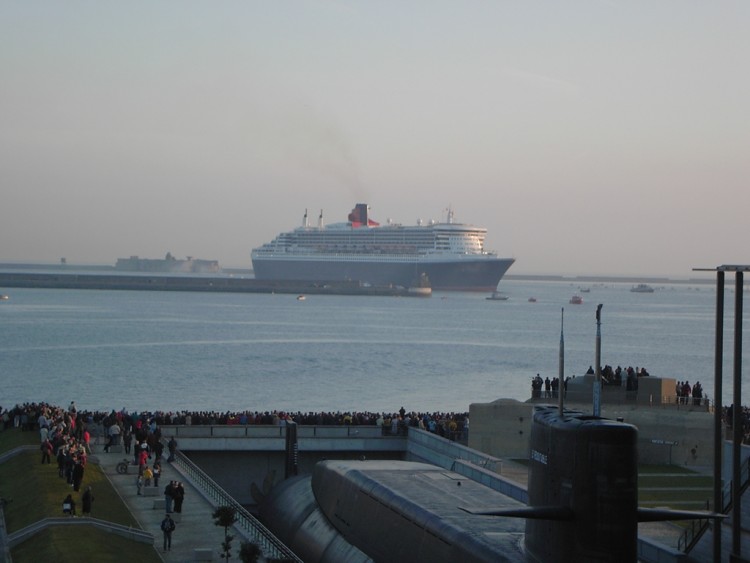 Wallpapers Boats Liners Entre du Queen dans Cherbourg