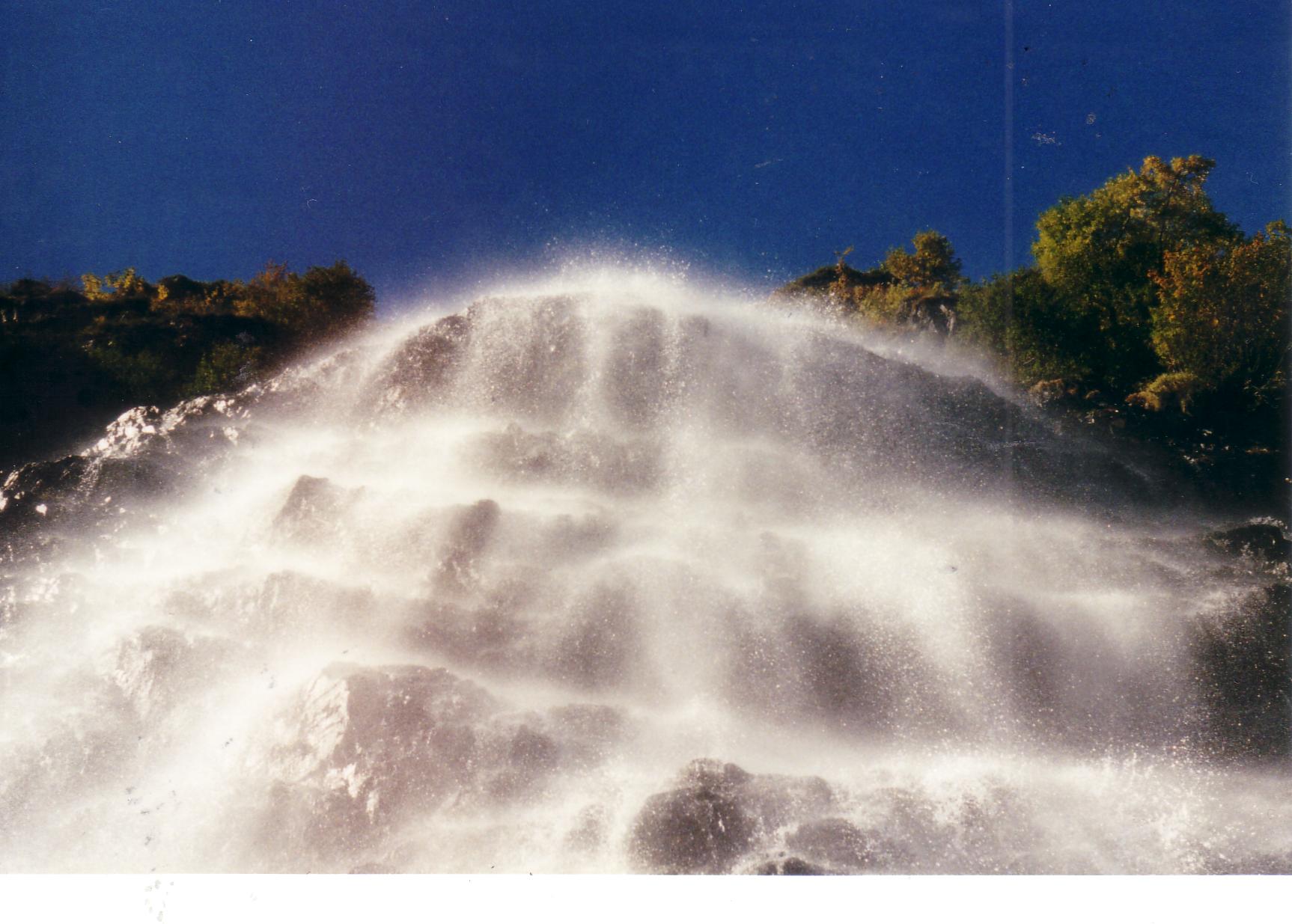 Fonds d'cran Nature Cascades - Chutes Voile de la marie