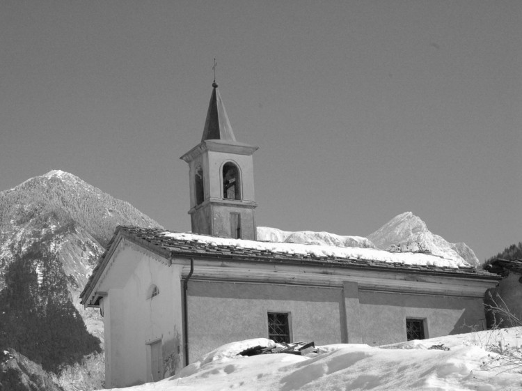 Fonds d'cran Constructions et architecture Edifices Religieux petite eglise de montagne