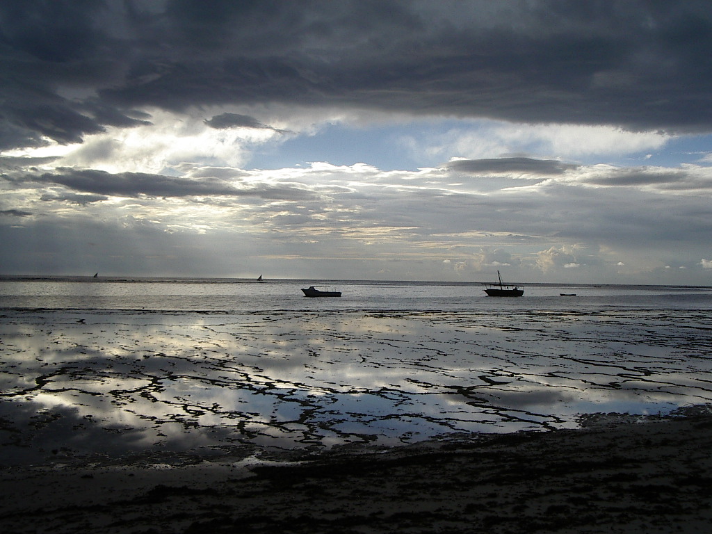 Fonds d'cran Nature Mers - Ocans - Plages matin pluvieux, ocean indien