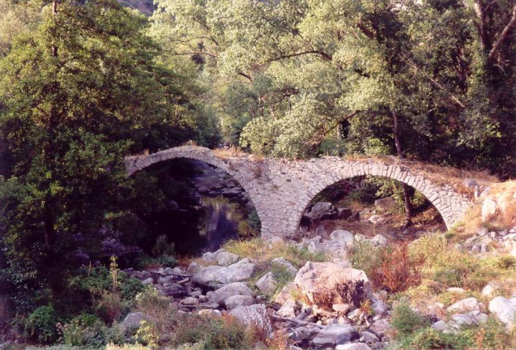 Wallpapers Constructions and architecture Bridges - Aqueduct Vieux pont dans les pyrnes