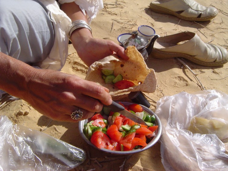 Fonds d'cran Hommes - Evnements Scnes de vie notre repas bdouin