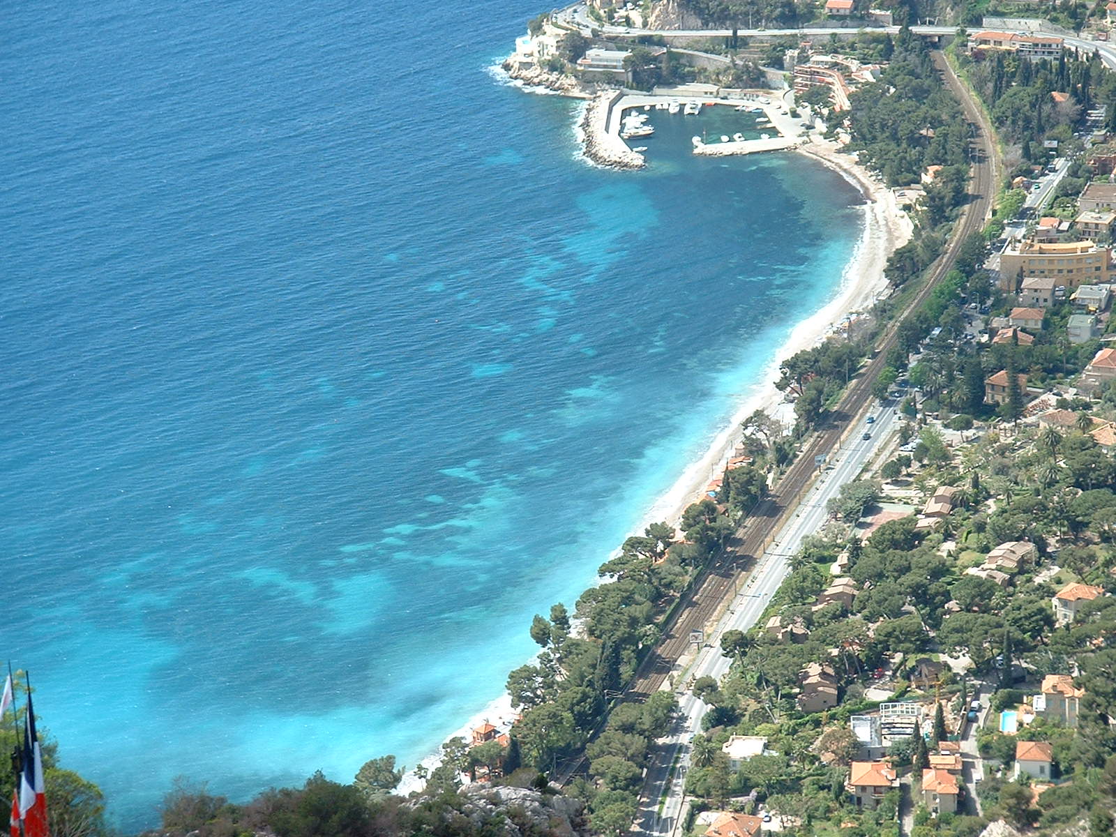 Wallpapers Nature Seas - Oceans - Beaches Vue panoramique du village d'Eze