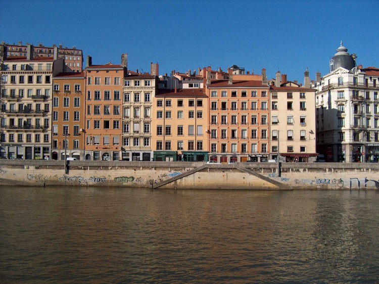 Fonds d'cran Voyages : Europe France > Rhne-Alpes Lyon- Quai Saint Vincent