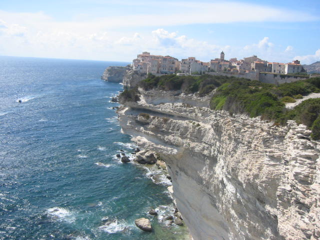 Fonds d'cran Voyages : Europe France > Corse Bonifacio sur sa falaise