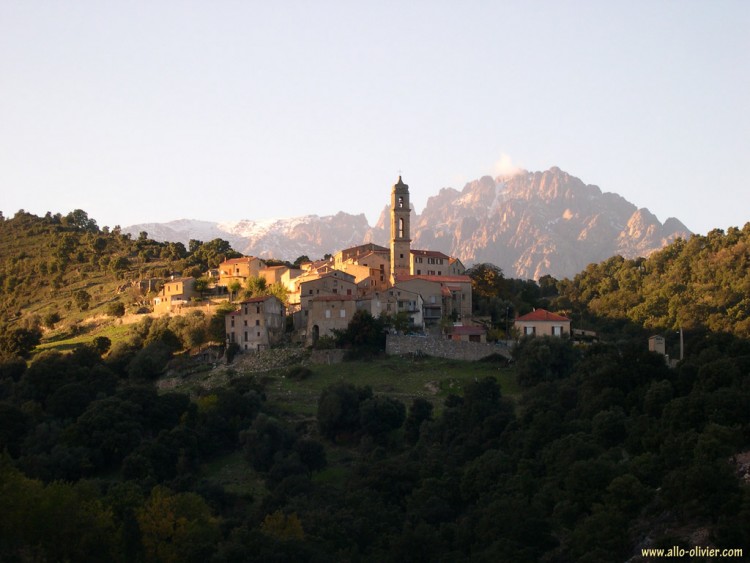 Wallpapers Trips : Europ France > Corsica Village Corse