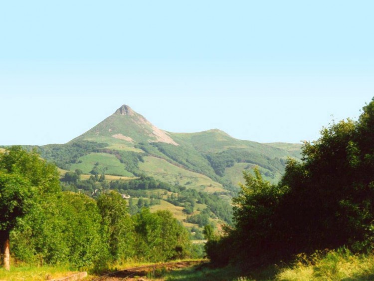 Fonds d'cran Voyages : Europe France > Auvergne Le Puy Griou