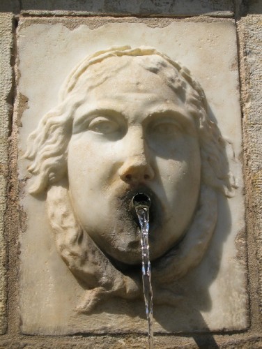 Fonds d'cran Constructions et architecture Fontaines - Jets d'eau Le visage fig de la fontaine