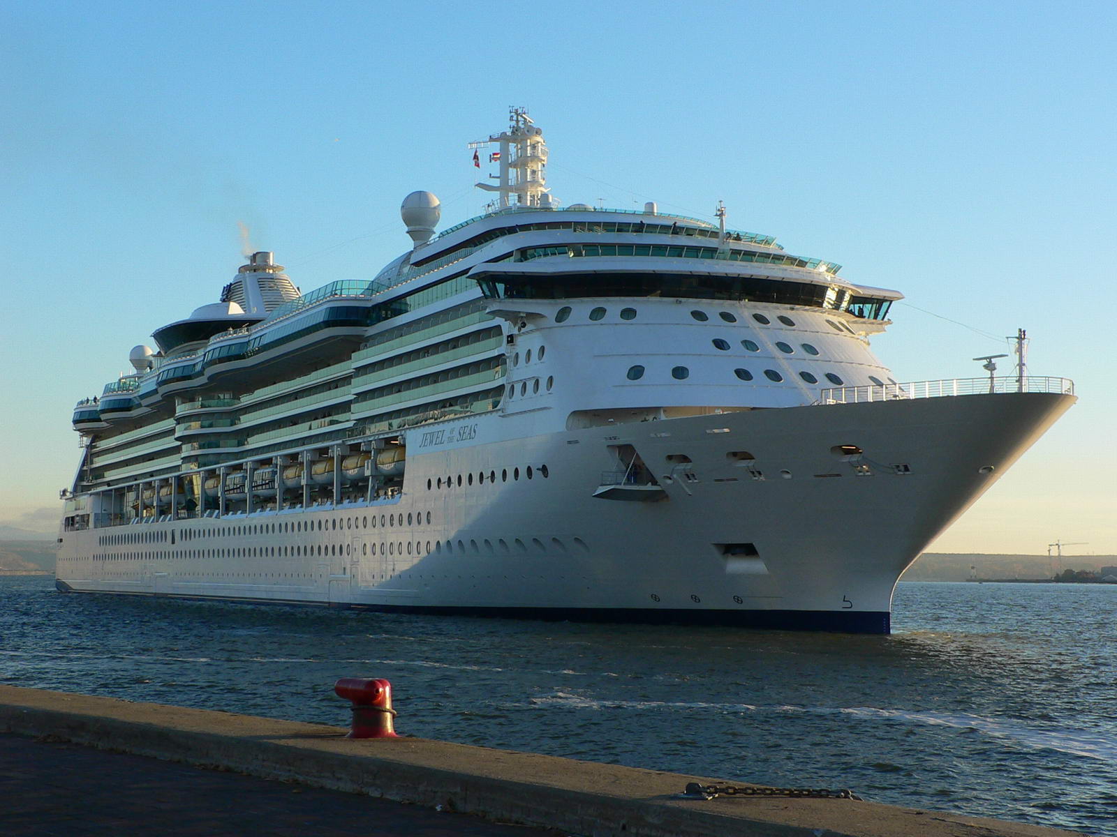 Fonds d'cran Bateaux Paquebots Bateau Croisire Jewel of the Seas ,Qubec