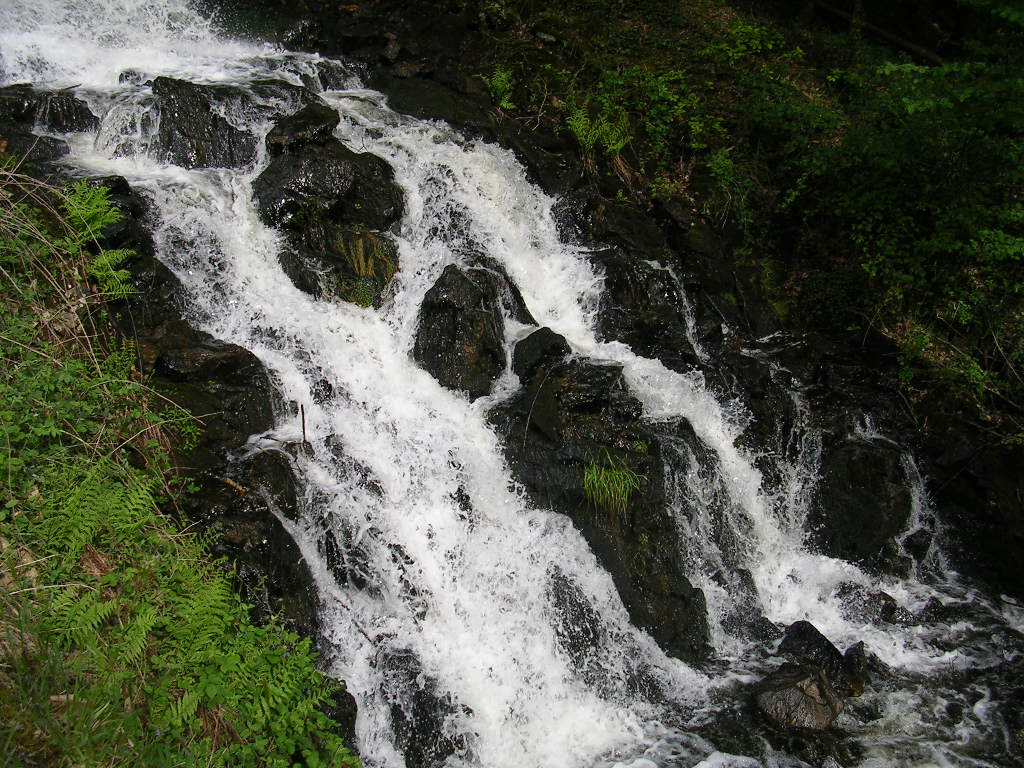 Fonds d'cran Nature Cascades - Chutes petite chute de riviere