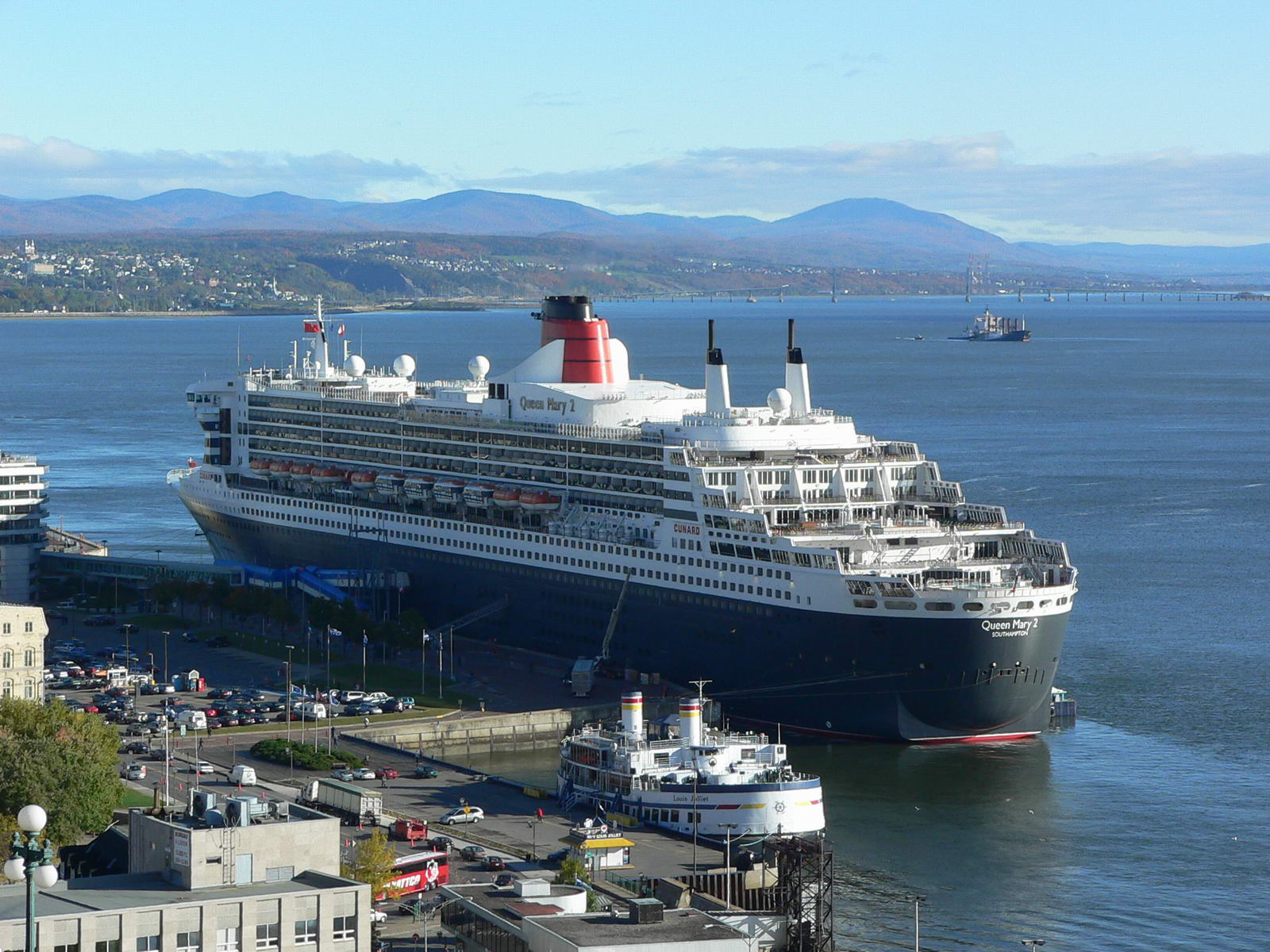 Fonds d'cran Bateaux Paquebots Le Queen Mary 2  Qubec