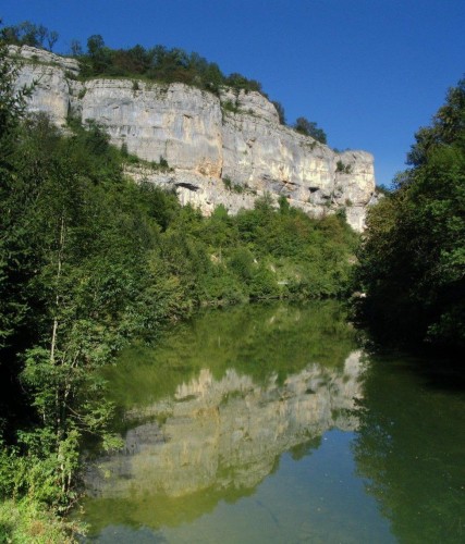 Fonds d'cran Nature Fleuves - Rivires - Torrents Une falaise des gorges du Dessoubre (Doubs)