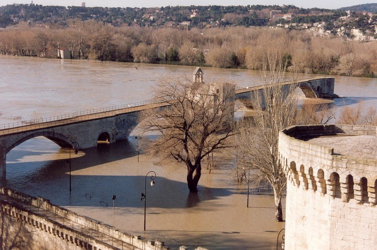 Fonds d'cran Hommes - Evnements Divers les pieds dans l'eau