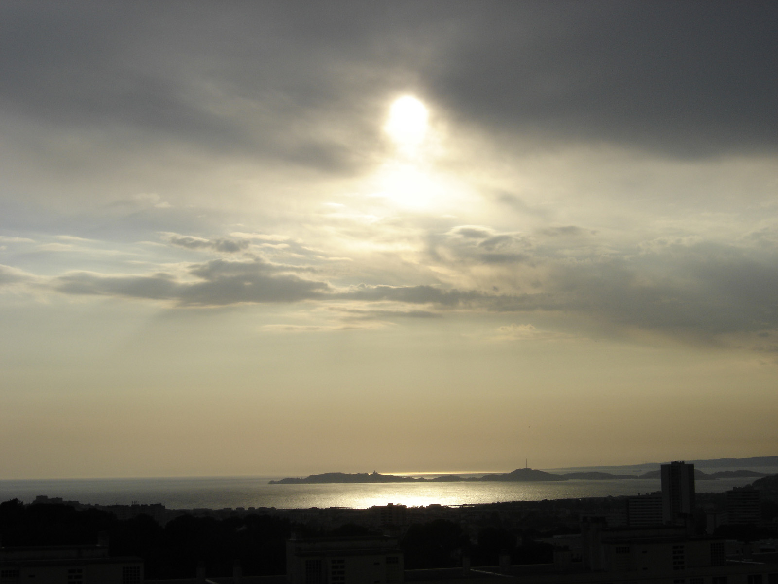 Fonds d'cran Nature Couchers et levers de Soleil coucher de soleil sur marseille