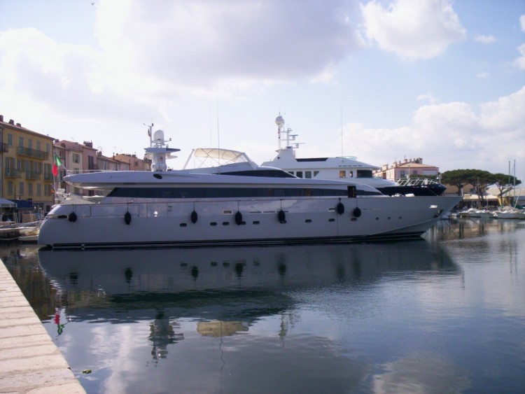 Fonds d'cran Bateaux Paquebots yacht port de saint tropez