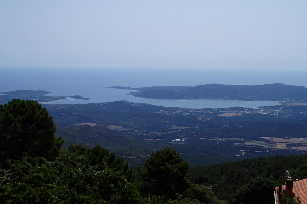 Fonds d'cran Voyages : Europe France > Corse porto-vecchio vu de l 'ospdale (en corse)