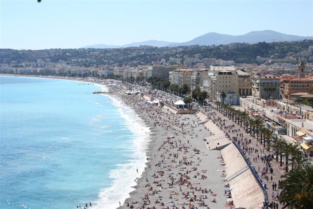 Fonds d'cran Voyages : Europe France > Provence-Alpes-Cte d'Azur vue sur nice et la promenade des anglais