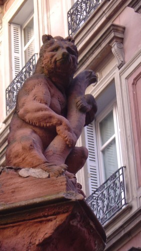 Fonds d'cran Constructions et architecture Statues - Monuments L'ours de la rue d'Austerlitz