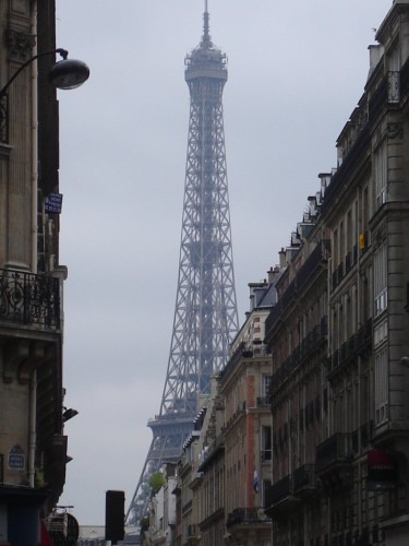 Wallpapers Trips : Europ France > Ile-de-France Une tour dans la ville