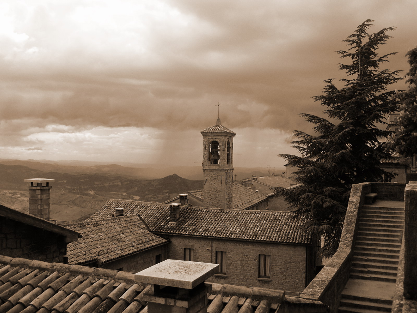 Fonds d'cran Voyages : Europe Saint Marin Rain seen from San Marino