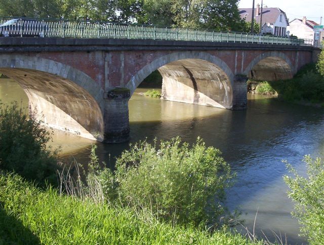 Wallpapers Constructions and architecture Bridges - Aqueduct Pont d'Attigny 08