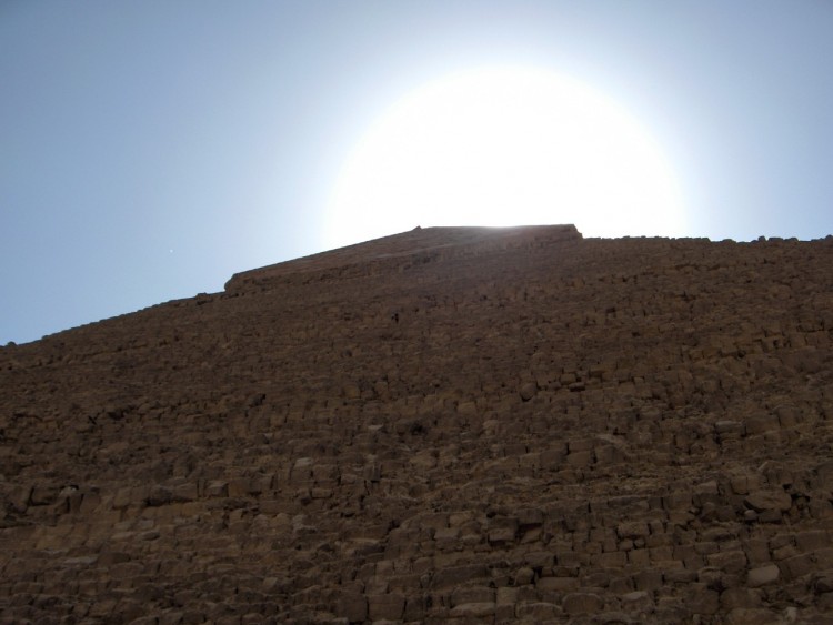 Fonds d'cran Voyages : Afrique Egypte Soleil sur la pyramide de Giseh