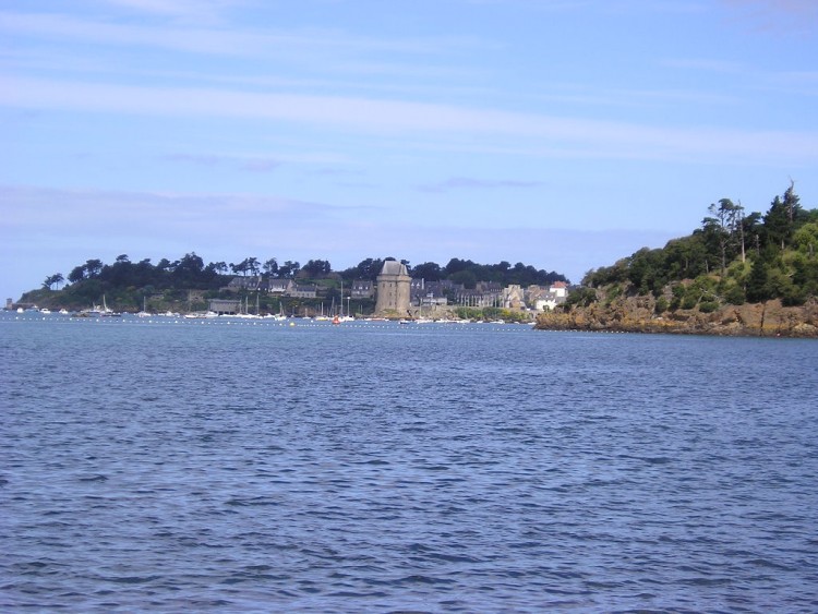 Fonds d'cran Voyages : Europe France > Bretagne la Tour Solidor vue du Rosais