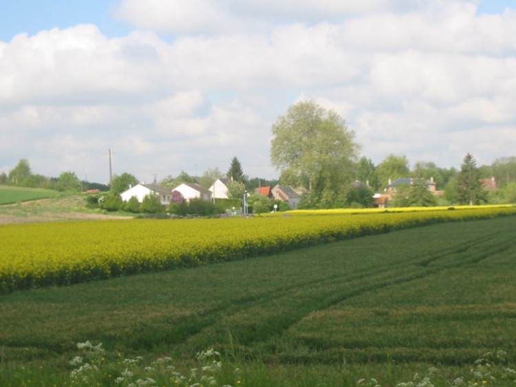 Fonds d'cran Voyages : Europe France > Picardie Petit village au nord de Saint-Quentin