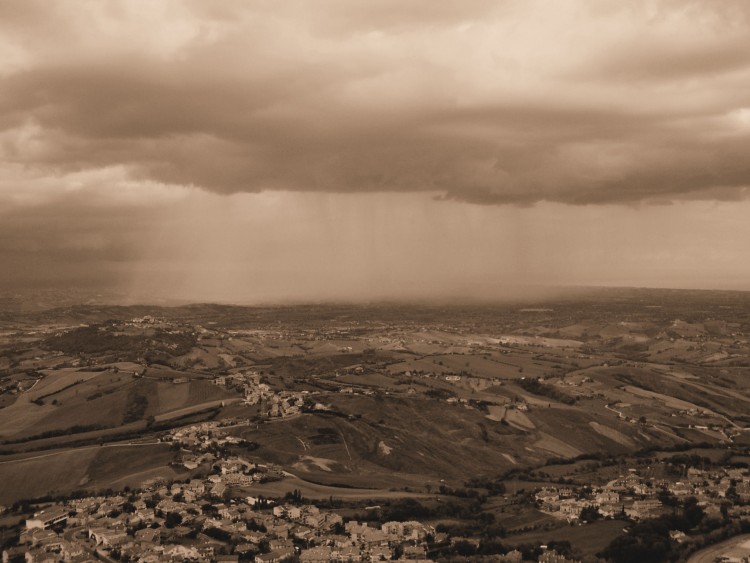 Fonds d'cran Voyages : Europe Saint Marin Rain in San Marino 2