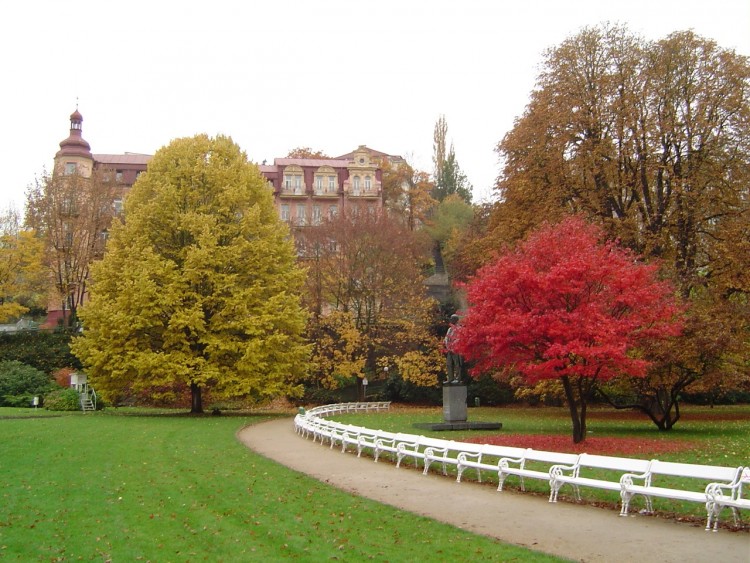 Fonds d'cran Voyages : Europe Rpublique Tchque Promenade  Karlovy Vary