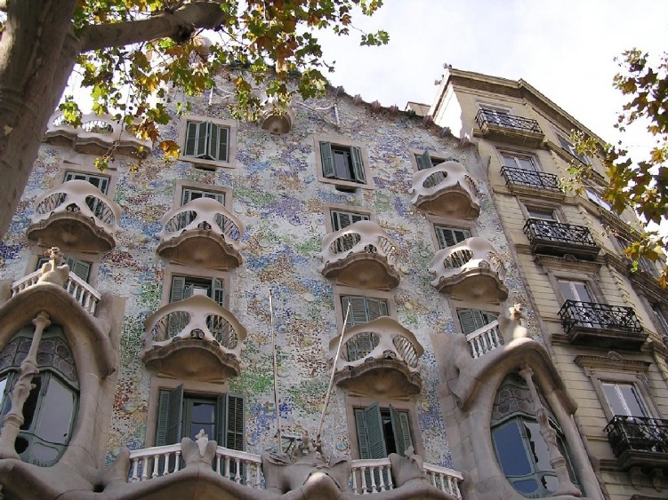 Fonds d'cran Voyages : Europe Espagne Facade d'une des maisons a Gaudi