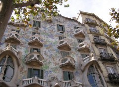 Fonds d'cran Voyages : Europe Facade d'une des maisons a Gaudi